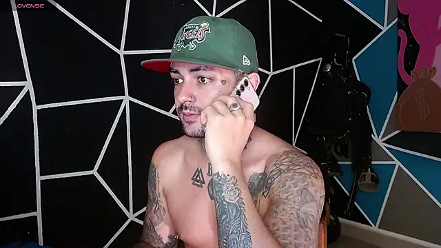 nicolastorres99 online show from October 28, 2025, 2:23 am