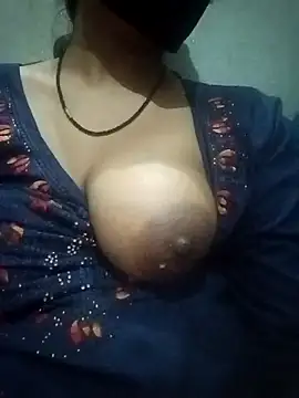 Snapshot of baddy8008 chatting on October 24, 2025, 4:28 pm baddy8008 online show from October 24, 2025, 4:28 pm