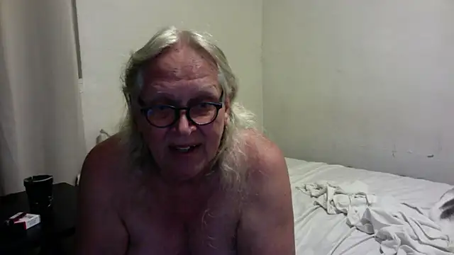 OldLadySara online show from September 17, 2025, 6:15 am