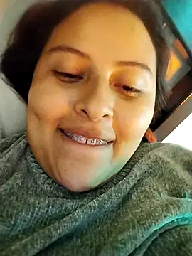 Snapshot of yelezia chatting on October 4, 2025, 9:27 pm yelezia online show from October 4, 2025, 9:27 pm