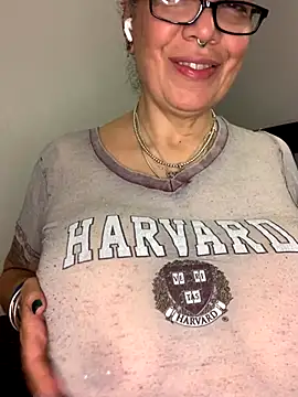 Snapshot of dieseldame1313 chatting on November 13, 2025, 5:44 am dieseldame1313 online show from November 13, 2025, 5:44 am