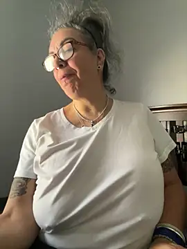 Snapshot of dieseldame1313 chatting on November 11, 2025, 1:06 pm dieseldame1313 online show from November 11, 2025, 1:06 pm