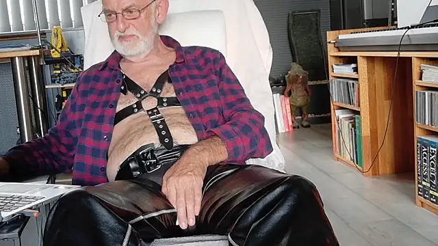 ewaldwillems99 online show from October 17, 2025, 1:24 pm