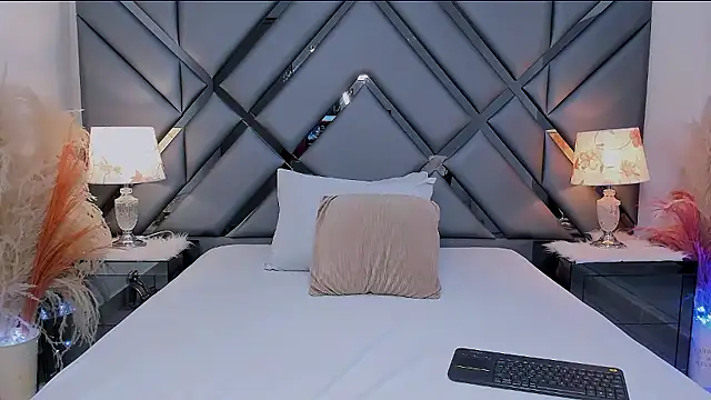 Alisson Milf online show from January 9, 2026, 12:50 am