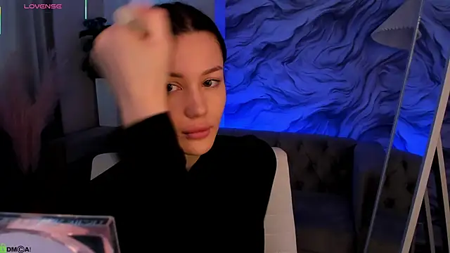 Aria Mila online show from April 17, 2026, 3:31 am