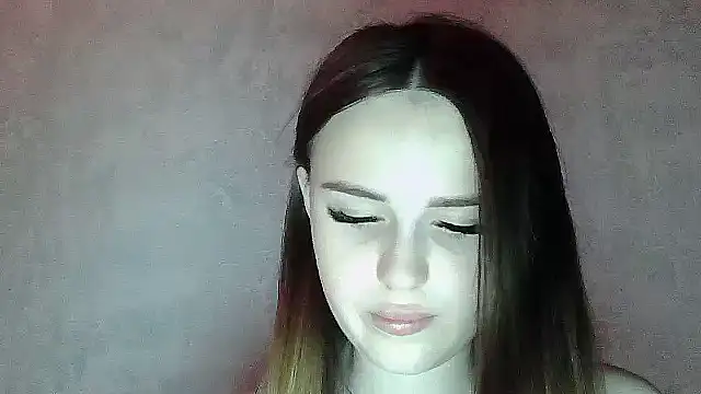 SweetLoraa online show from June 12, 2026, 5:43 pm