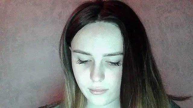 SweetLoraa online show from April 8, 2026, 7:26 pm