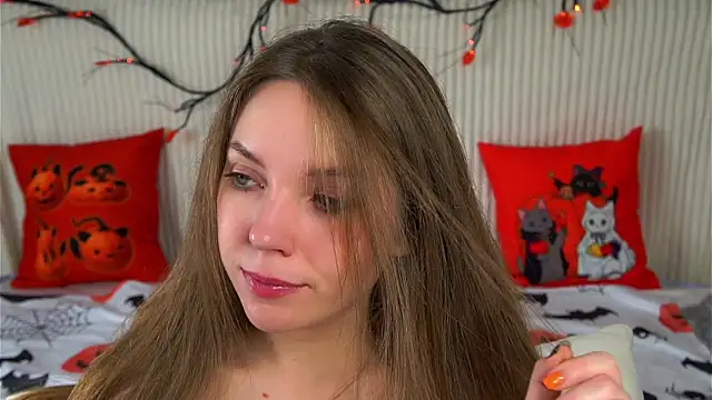 KarriBrownd online show from October 31, 2025, 1:13 am