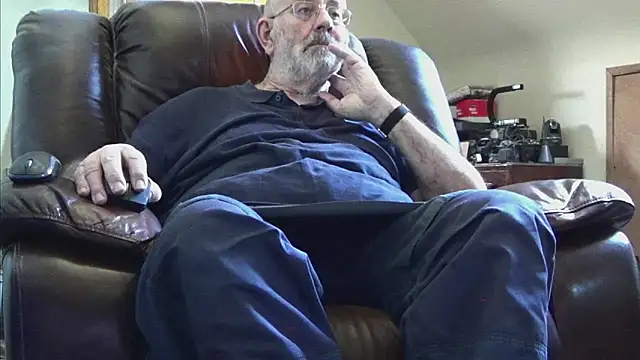 Snapshot of janzer13 chatting on March 3, 2026, 2:02 pm janzer13 online show from March 3, 2026, 2:02 pm