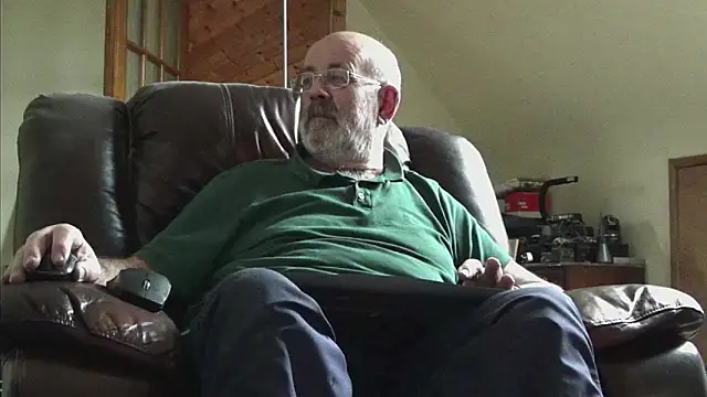 Snapshot of janzer13 chatting on March 1, 2026, 2:06 pm janzer13 online show from March 1, 2026, 2:06 pm