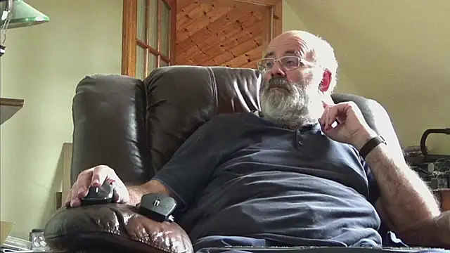 janzer13 online show from October 9, 2025, 12:38 pm