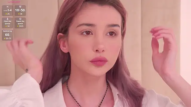 Nesolla online show from November 28, 2025, 6:19 pm