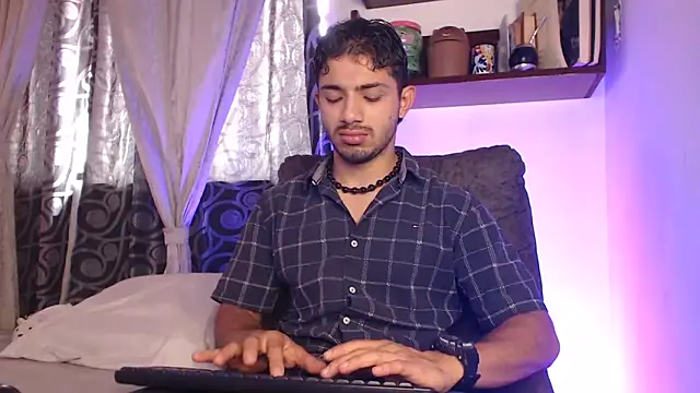 ArturoCardona  online show from April 4, 2026, 2:23 pm