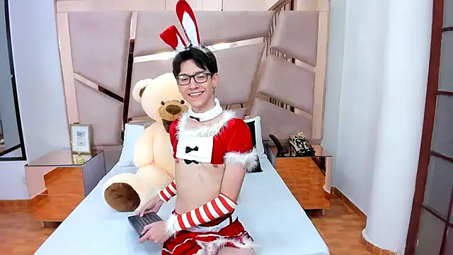 AustinFluf online show from September 19, 2025, 11:47 am