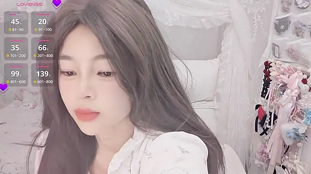 Snapshot of 9aunatiis chatting on February 4, 2026, 6:58 pm 9aunatiis online show from February 4, 2026, 6:58 pm