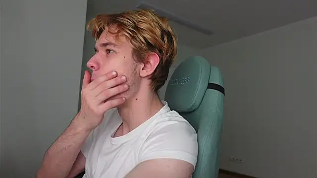 Logan Fraser online show from November 1, 2025, 2:33 pm