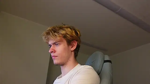 Logan Fraser online show from November 13, 2025, 3:05 pm