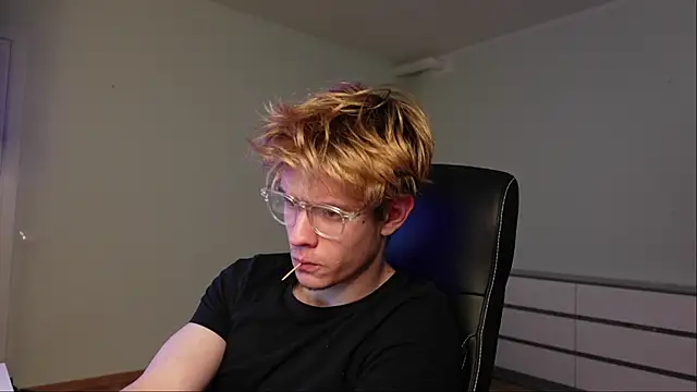 Logan Fraser online show from October 23, 2025, 6:23 am