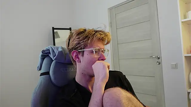 Logan Fraser online show from October 18, 2025, 1:24 pm