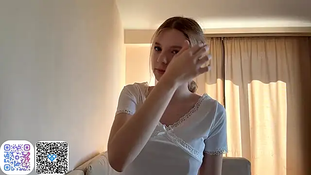 FruityXo online show from September 24, 2025, 8:21 am