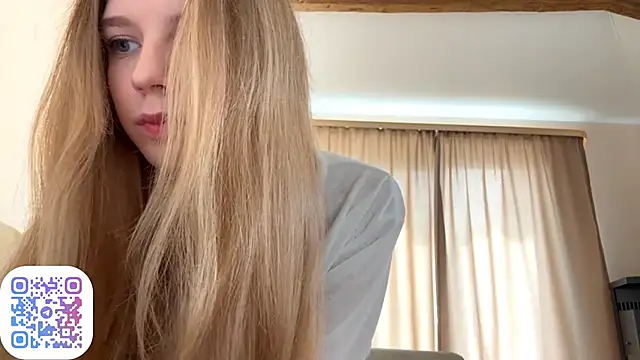 FruityXo online show from September 9, 2025, 8:35 am