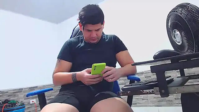 Snapshot of mister_cum1999 chatting on December 21, 2025, 7:43 am mister cum1999 online show from December 21, 2025, 7:43 am