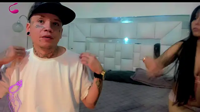 Dangerous couple  online show from October 8, 2025, 3:08 am