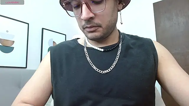   Damian    online show from November 7, 2025, 11:30 pm