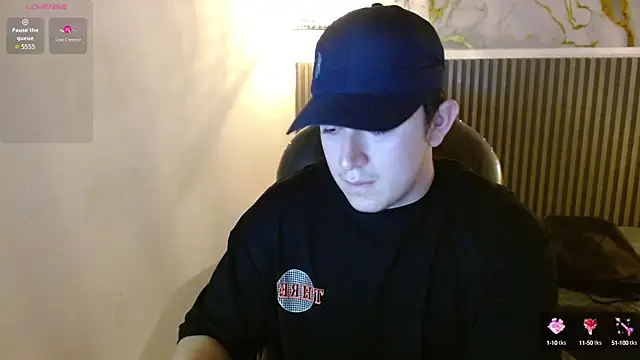 Lancelot 19 online show from October 15, 2025, 4:33 am