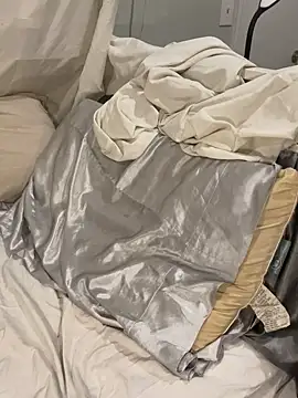 Lilamelon online show from April 18, 2026, 9:15 pm