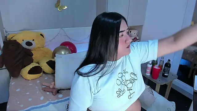 LilyWhitney online show from March 25, 2026, 4:12 am