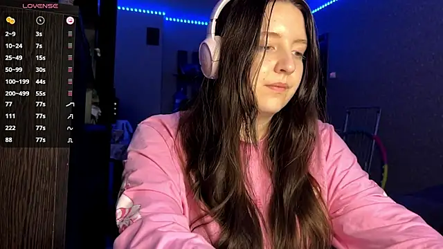 LauretteRagar online show from October 15, 2025, 4:48 pm