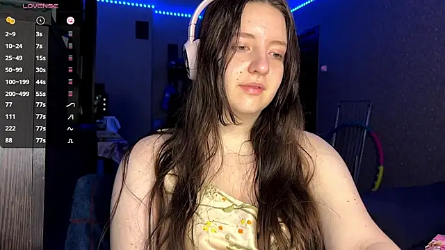 LauretteRagar online show from October 8, 2025, 5:13 pm