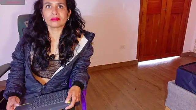 Vanessa 7  online show from December 14, 2025, 1:49 pm