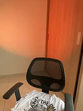 LauraCatalina online show from November 26, 2025, 11:54 am