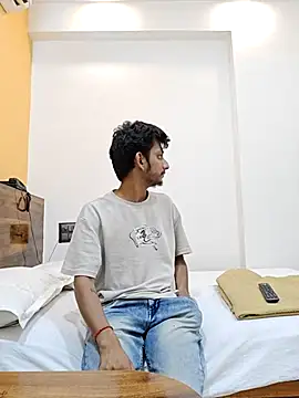 yung cplz online show from June 6, 2026, 2:44 pm