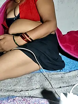 POOJACOUPLE online show from August 4, 2026, 9:19 pm