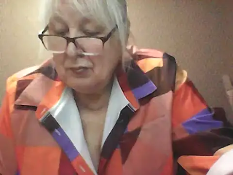 Alexia64231 online show from December 22, 2025, 2:11 am