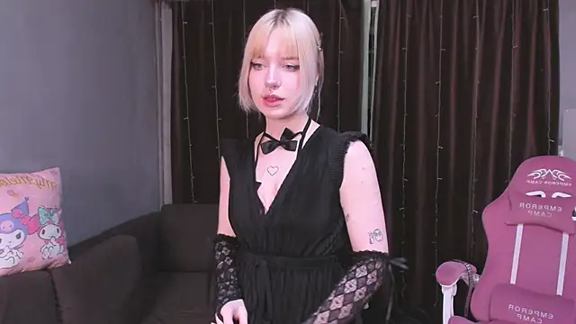 godlikegirlyy online show from October 11, 2025, 3:35 pm