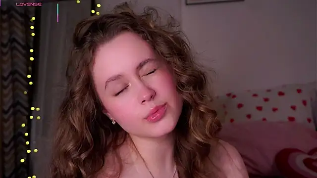 SusannaScholler online show from April 15, 2026, 10:43 pm