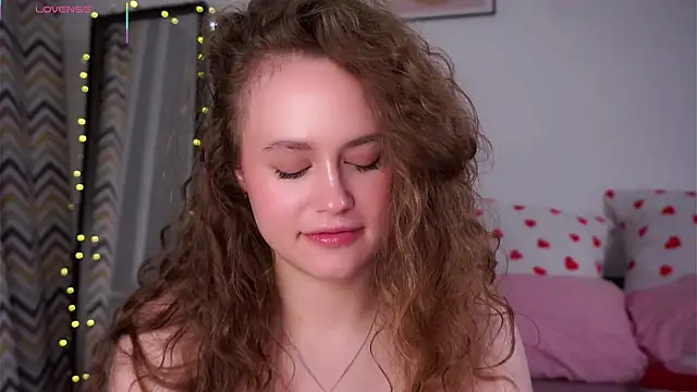 SusannaScholler online show from April 16, 2026, 10:34 pm