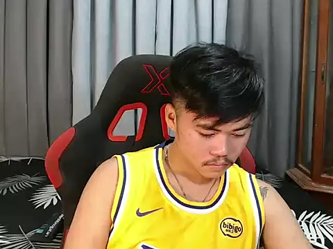 hot emman online show from October 7, 2025, 4:57 am