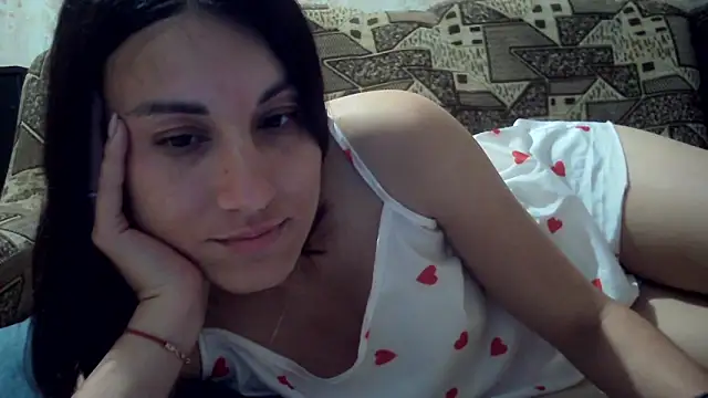 kiss lovely  online show from May 19, 2026, 8:49 pm