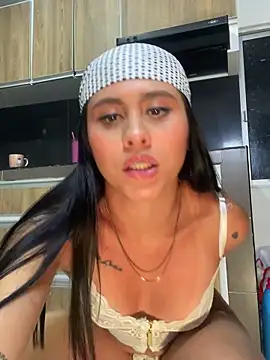 Snapshot of LuluMonroe_Eup chatting on October 22, 2025, 2:55 am LuluMonroe Eup online show from October 22, 2025, 2:55 am