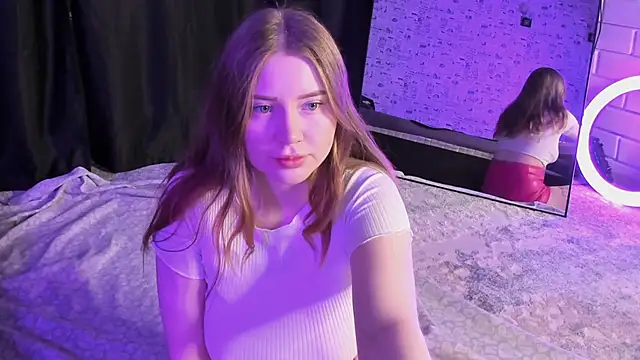 Lillie Berry online show from October 15, 2025, 4:44 am