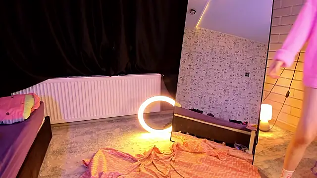 Lillie Berry online show from February 24, 2026, 4:24 am