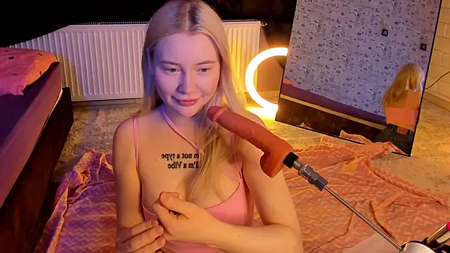 Lillie Berry online show from February 26, 2026, 5:07 am