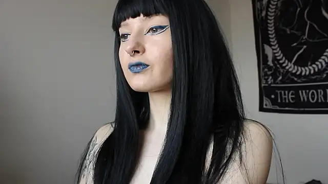 midnightsiren777 online show from April 26, 2026, 9:06 am