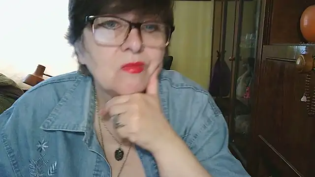 VeronicaGold511 online show from May 17, 2026, 8:25 am