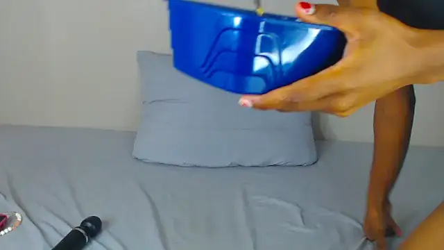 JuicyAdiction online show from November 16, 2025, 12:21 pm